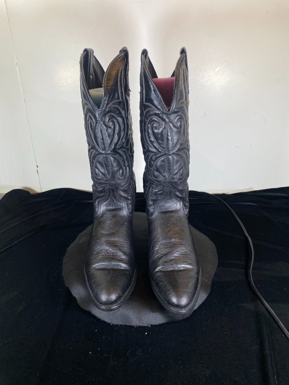 Men's' 8.5 or Women's 9.5 Unbranded, Black Cowboy Boots, Good Vintage Condition